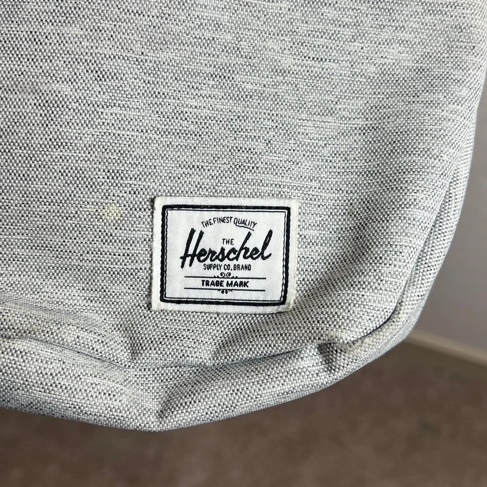 Herschel Supply Co. Retreat Sling Bag cross body fanny pack Gray Heather NWOT
